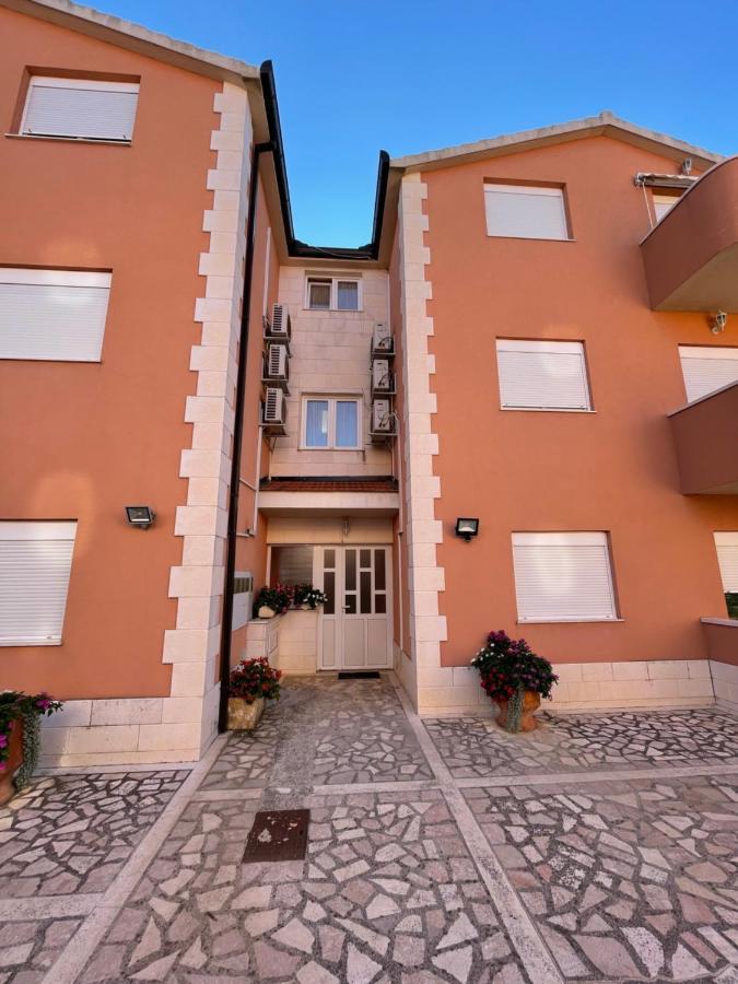 Apartman Jukic Hotel Marina Eksteriør billede